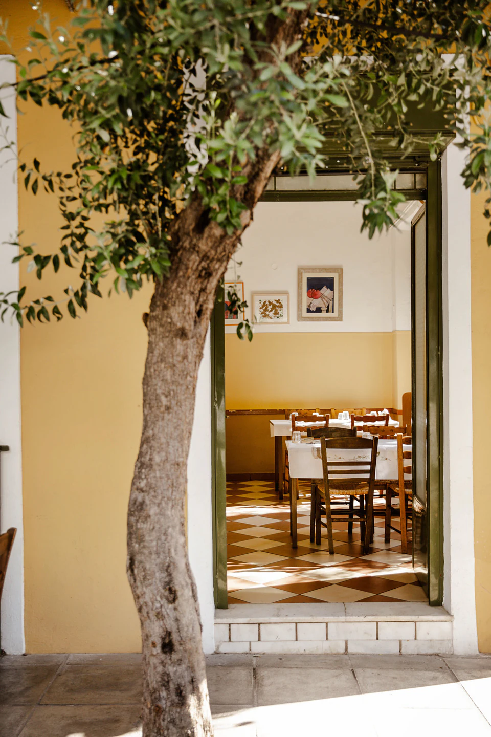 The taverna’s interior